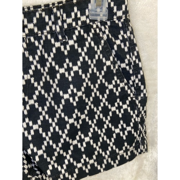 GAP Black and White Shorts, Size 00 - Picture 5 of 7